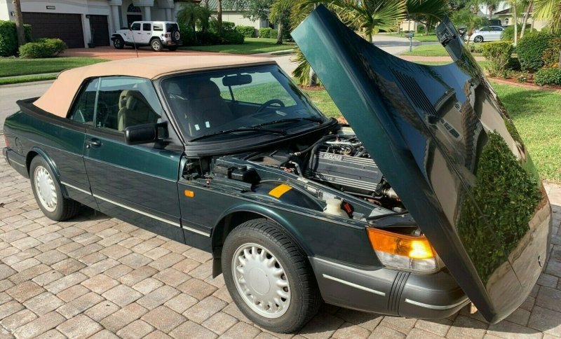 Saab 900 седан