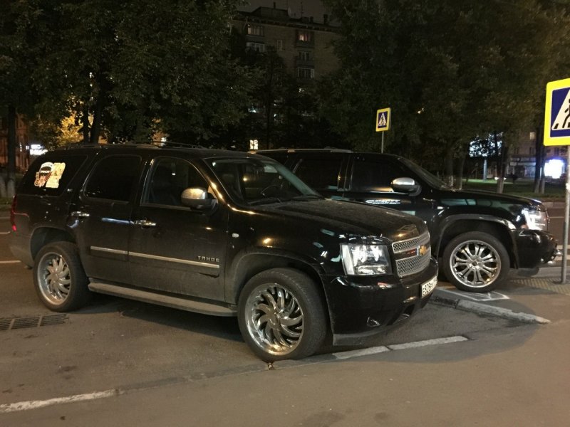Chevrolet Tahoe '1999–2006 в лесу