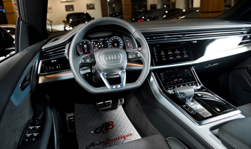 Audi q8 салон