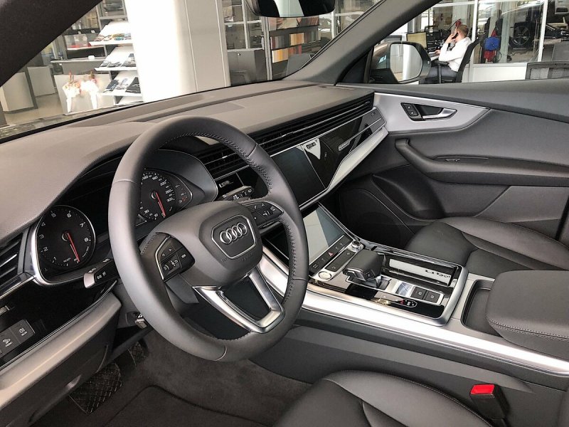 Q8 Audi 2018 салон