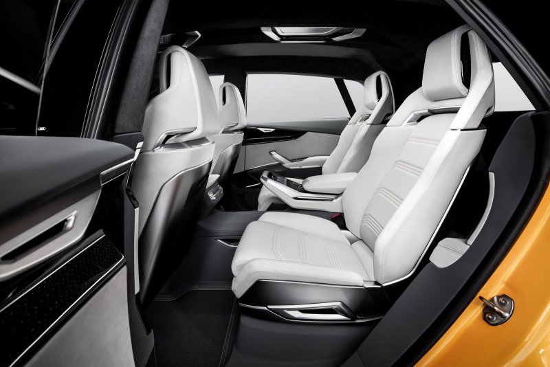 Audi q8 салон
