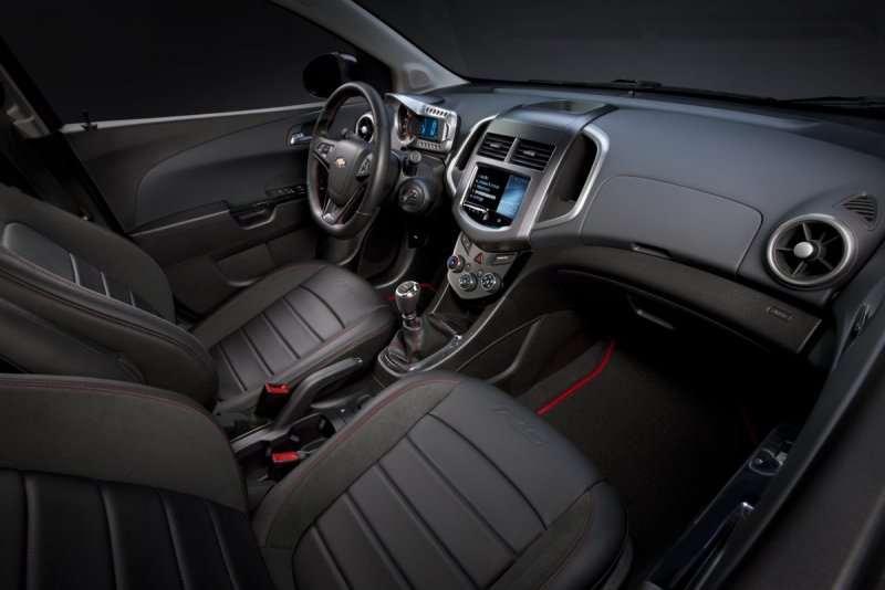 Chevrolet Sonic RS салон