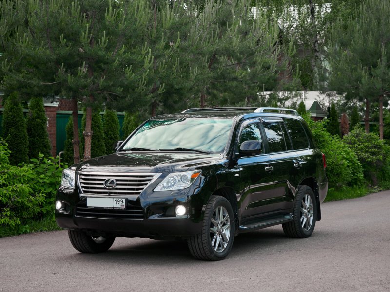 Lexus LX 570 2010 черный