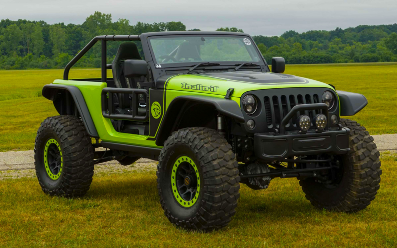 Зеленый Jeep Trailcat