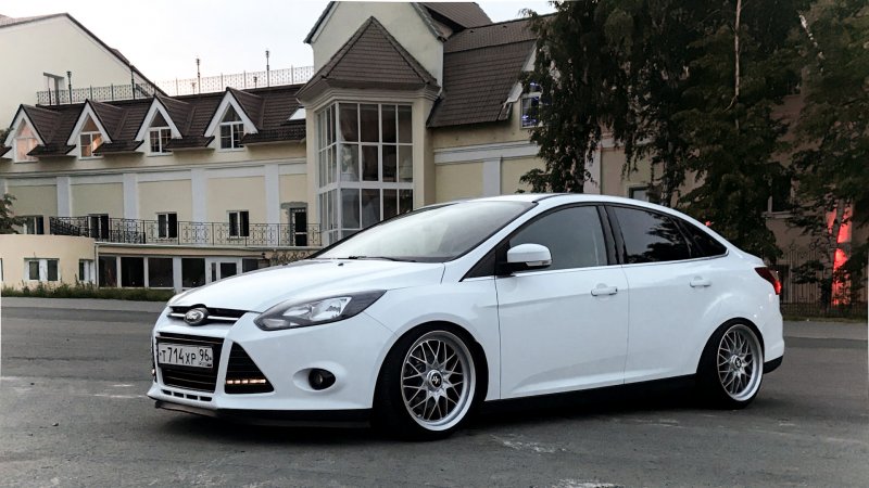 Тюнингованный Ford Focus 3 седан