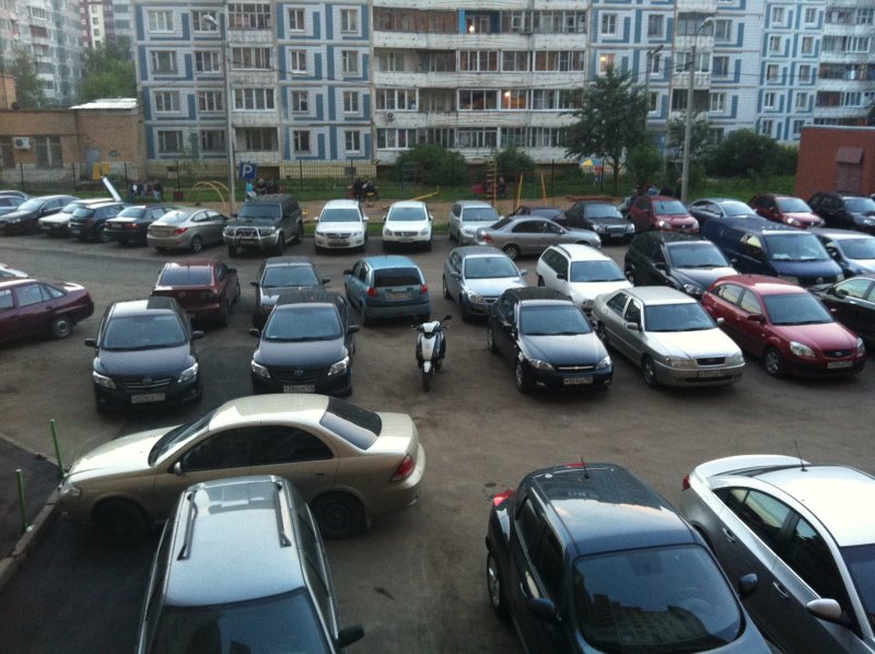 Парковка во дворе