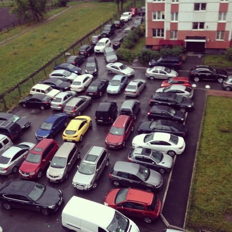 Парковка во дворе