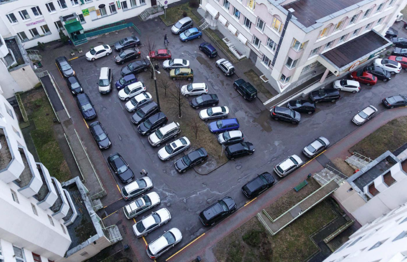 Парковка во дворе