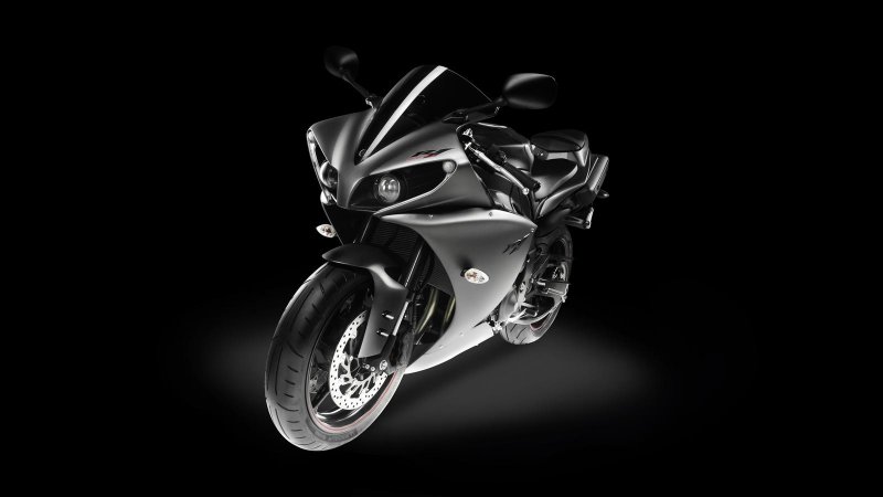 Yamaha r1 на черном фоне