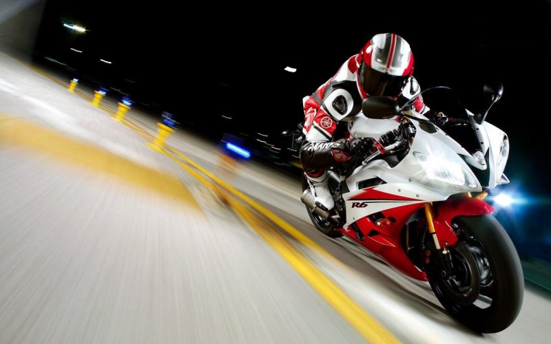 Yamaha YZF-r6 на треке