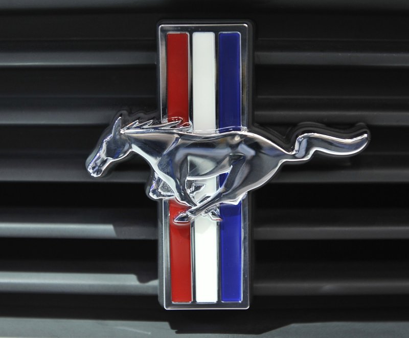 Mustang значок