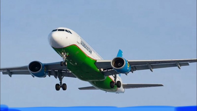 Самолет Uzbekistan Airways