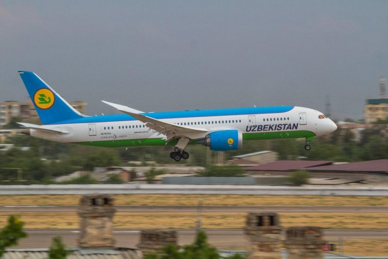 Самолет Узбекистан hy3612