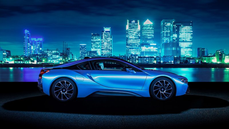 BMW i8 неоновая