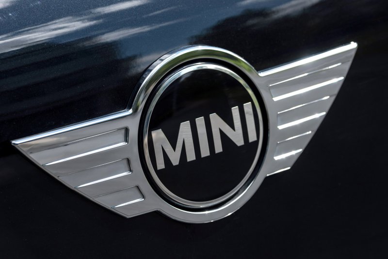 Логотип автомобиля мини