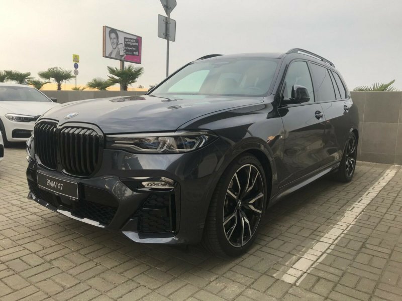 BMW x7 серый