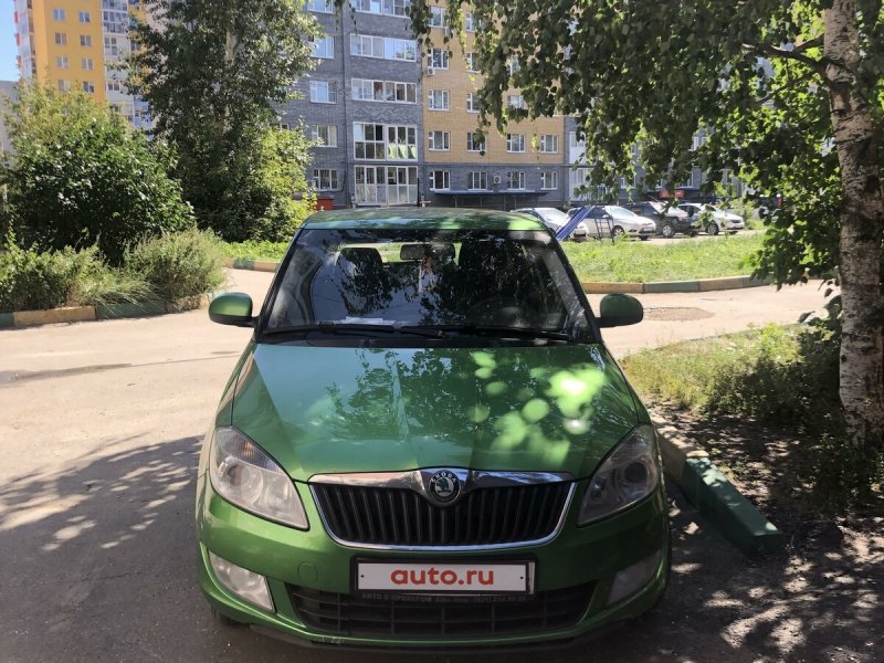 Skoda Octavia 2021 зеленый металлик