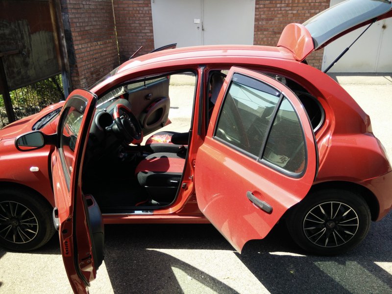 Nissan Micra z10 ролик