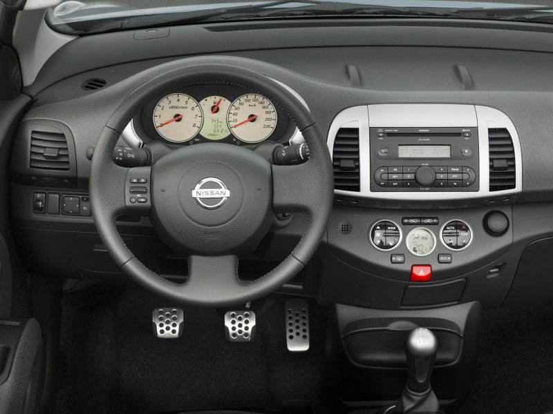 Nissan Micra III (k12) салон