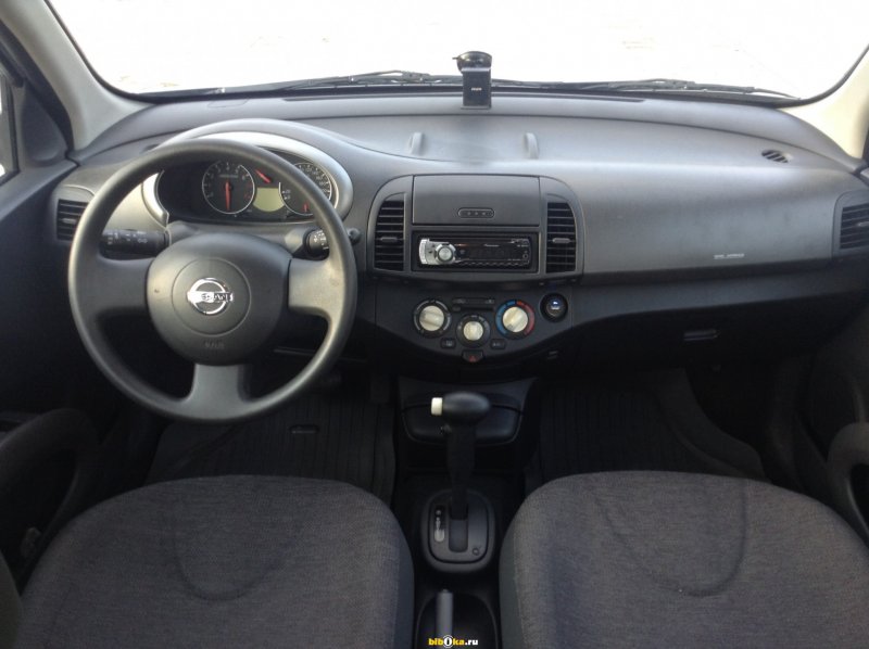 Nissan Micra 2003 салон