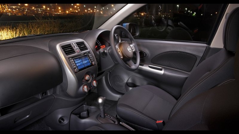 Nissan March 2011 салон