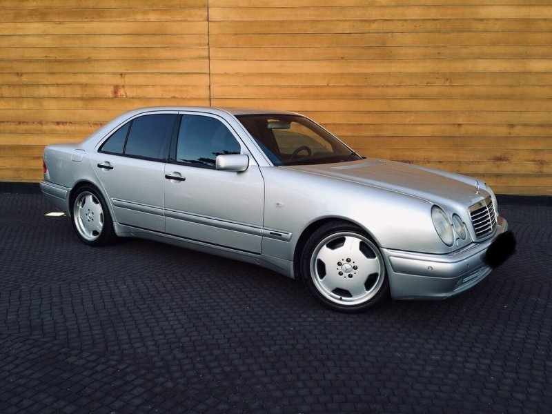 Mercedes w210 AMG серебристый