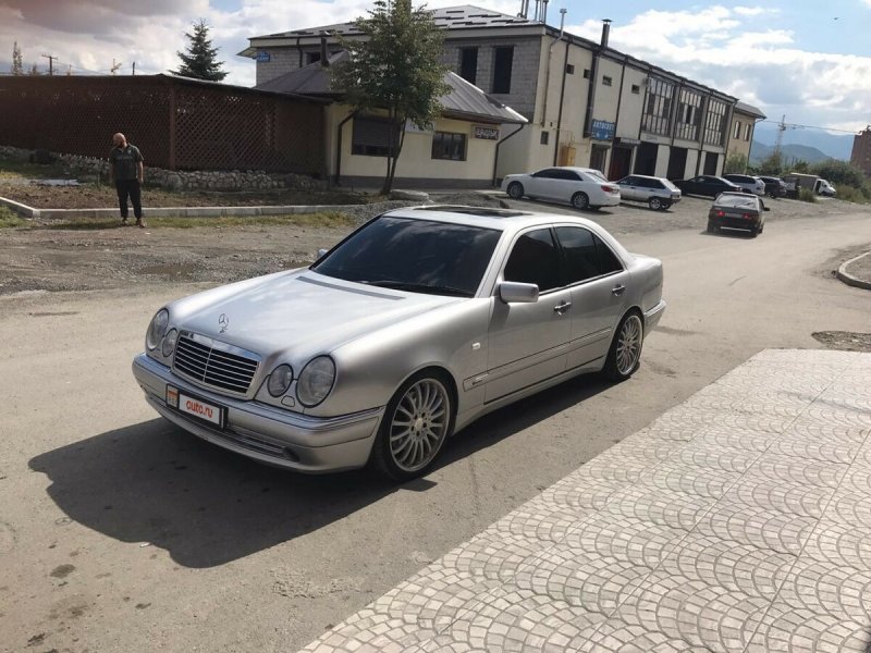 Мерседес 210 кузов 1997 года