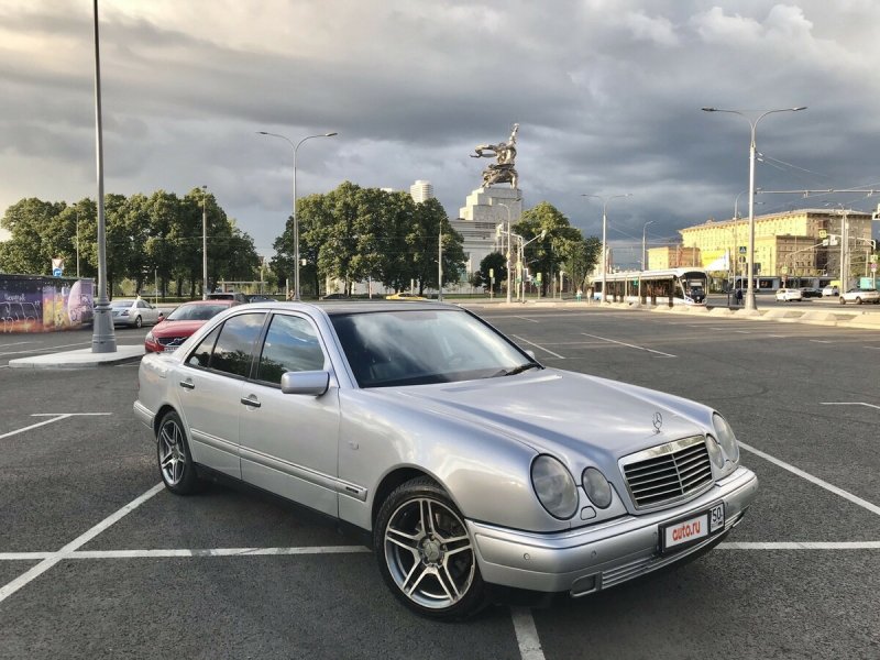 Mercedes Benz w210 серебристый