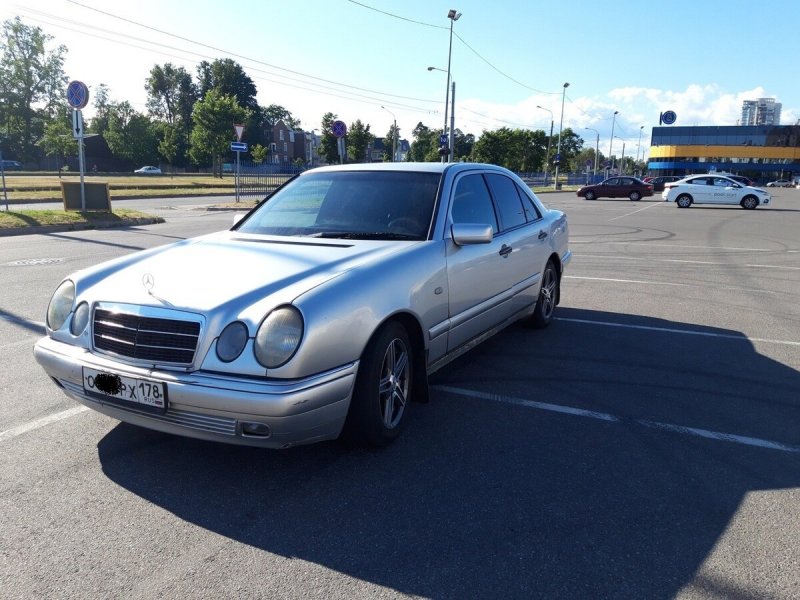 Mercedes w210 серебристый