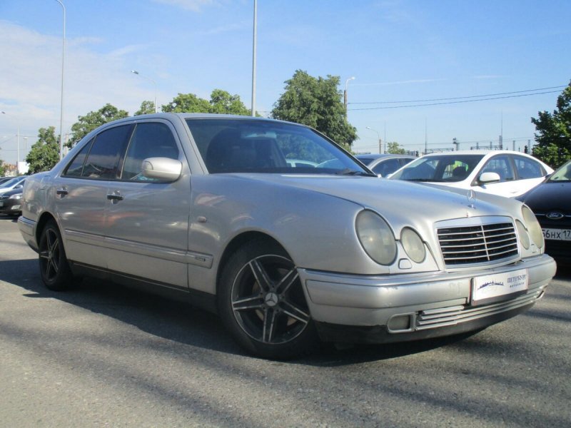 Мерседес 210 1998