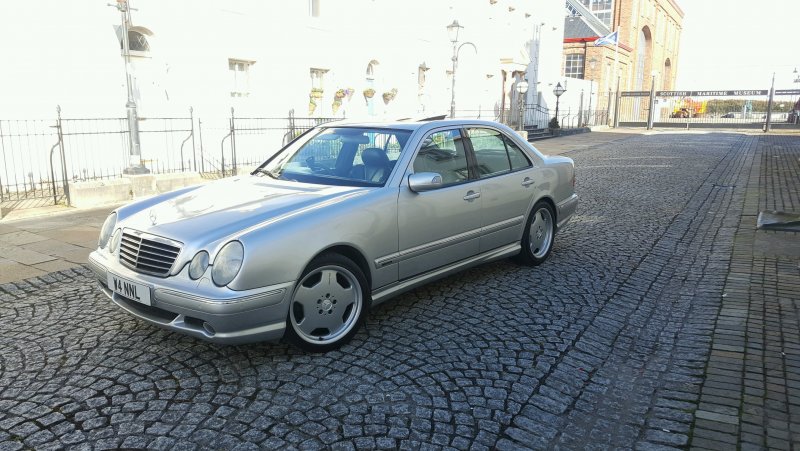 Мерседес е55 АМГ 210