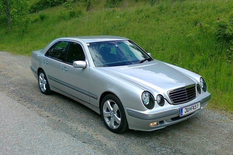 Мерседес 210 1998