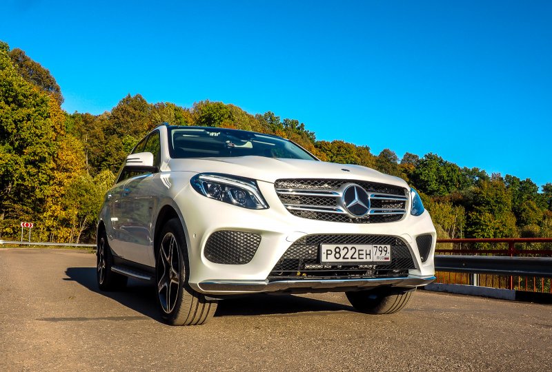 Мерседес-Бенц GLE 300 D