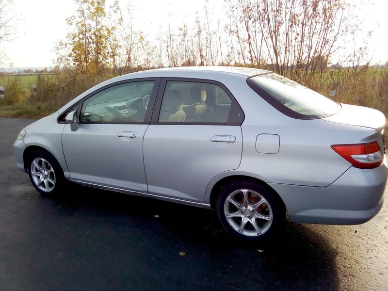 Honda Fit Aria 2006