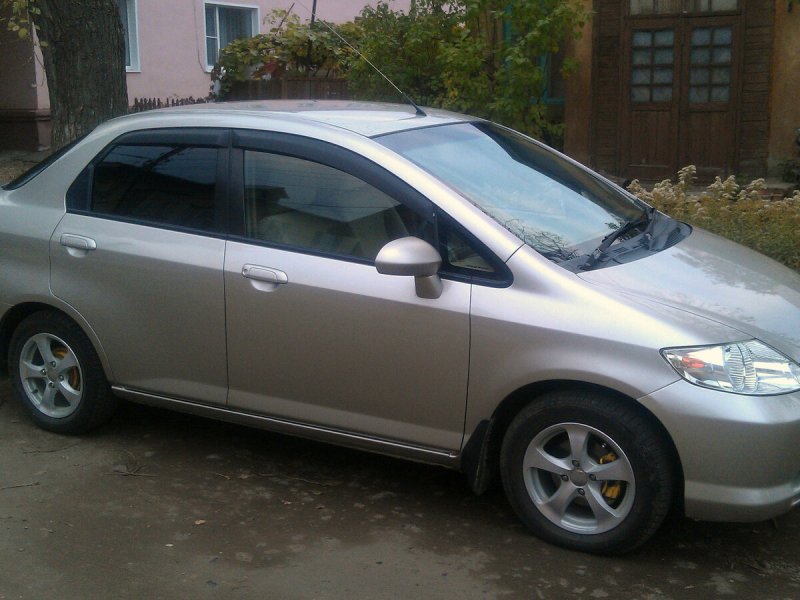 Honda Fit Aria 2003