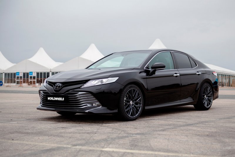 Toyota Camry xv70 черная