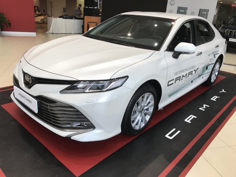 Toyota Camry v70