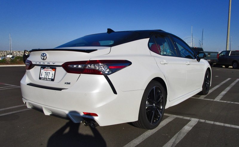 Toyota Camry v70