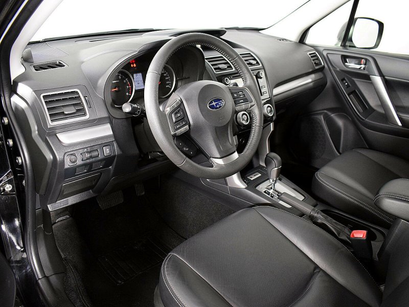 Subaru Forester 4 салон