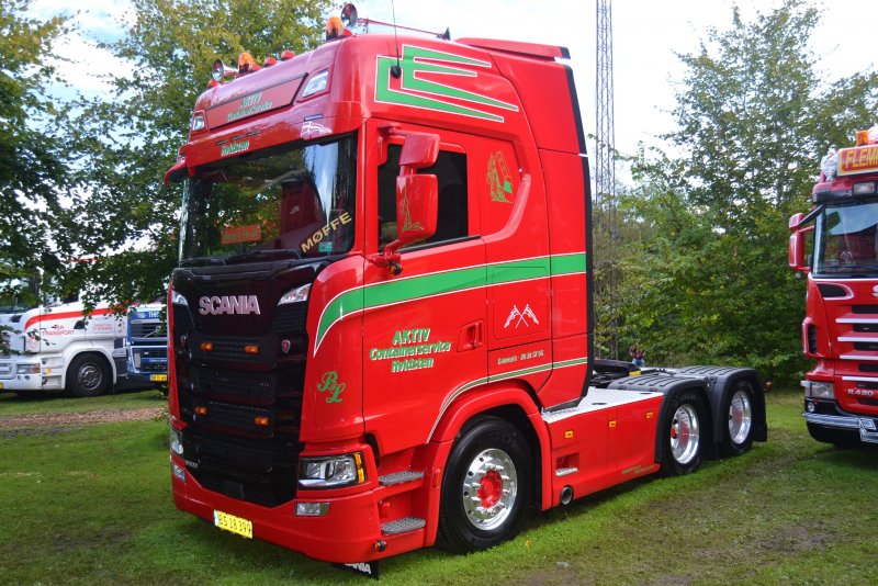 Scania s500 красная