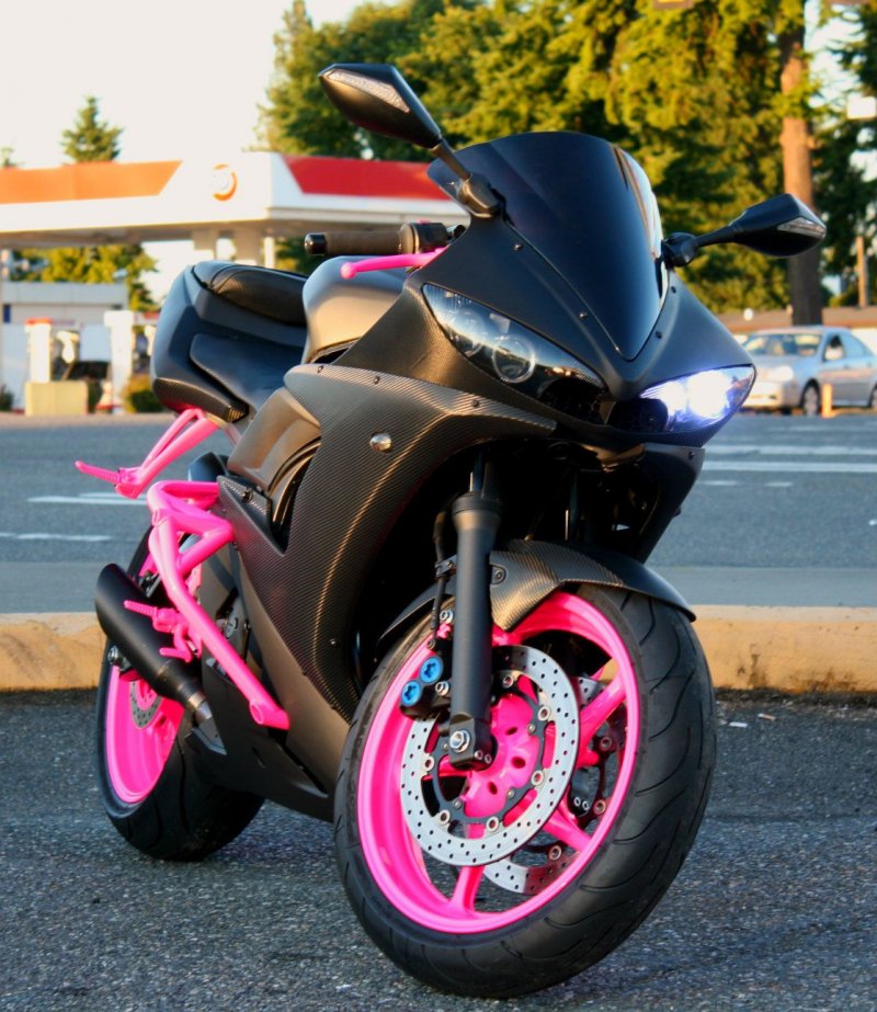 БМВ 1000 RR фиолетовый
