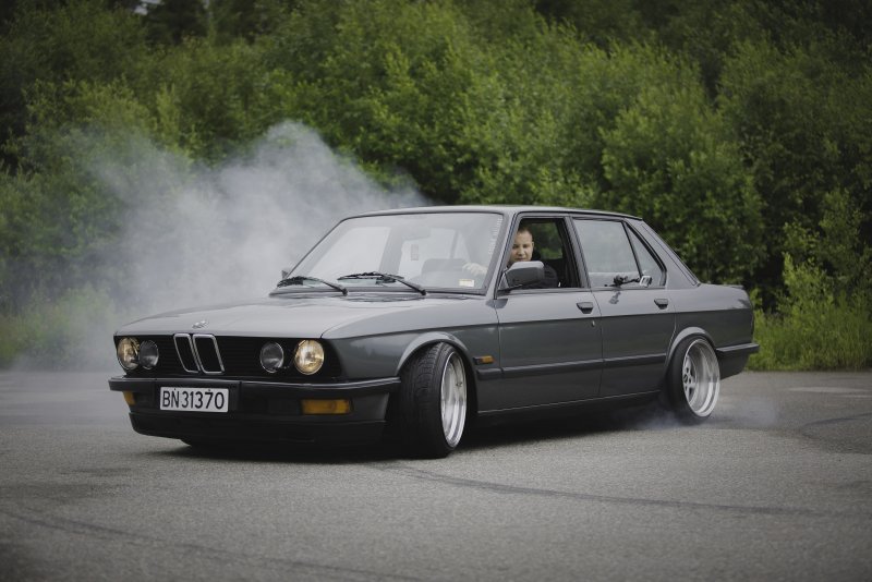 BMW e28 stance