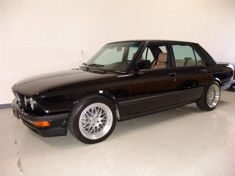 BMW 5 e28