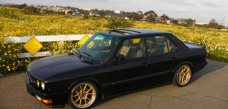 BMW м5 e28