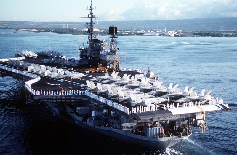 Midway авианосец