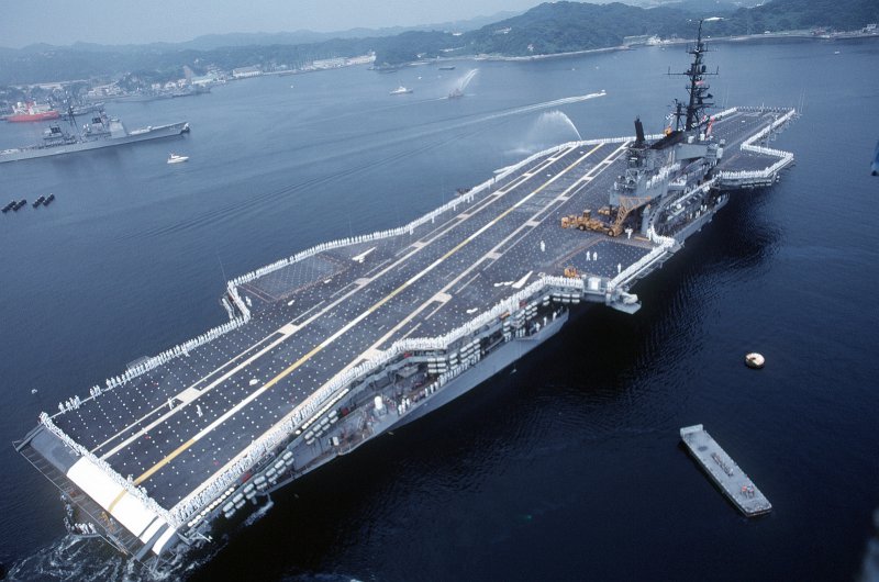 Midway авианосец