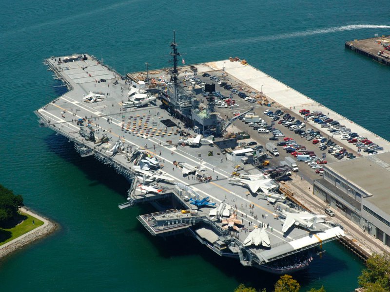 Авианосец USS Midway