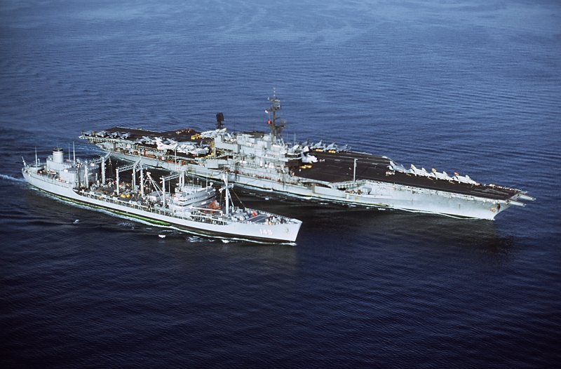 Корабль Midway штурмовал