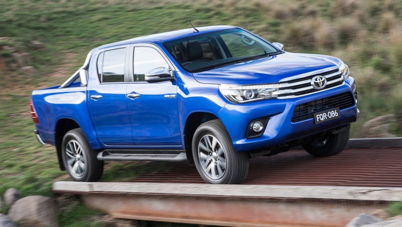 Тойота Hilux 2016