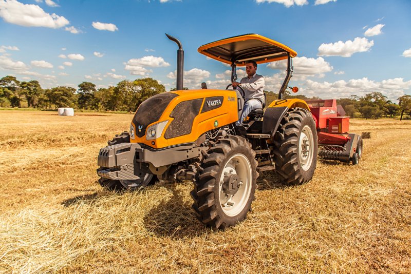 Valtra большой трактор